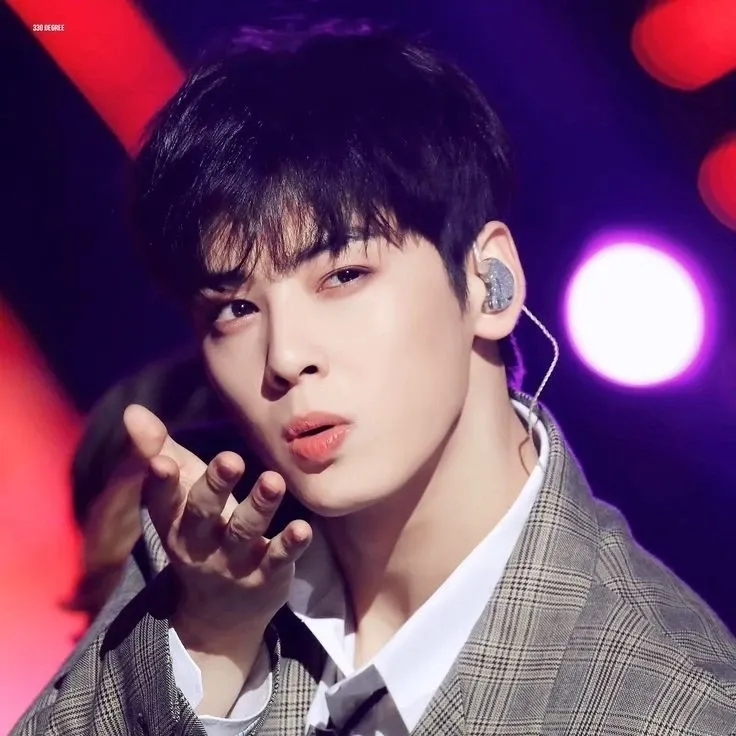 Recent activity shot of Cha Eunwoo