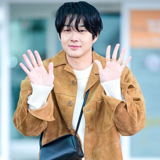 A moment captured by a fan of Choi Wooshik