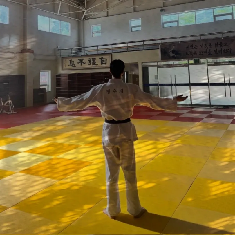 Behind-the-scenes cut of Park Seoham
