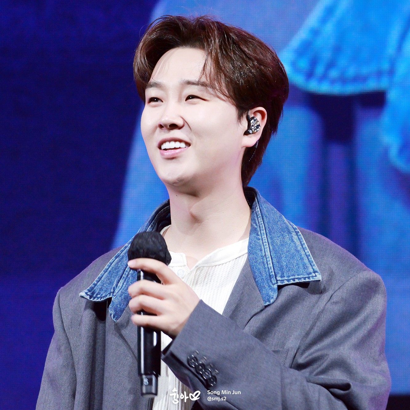 A moment captured by a fan of Song Minjun