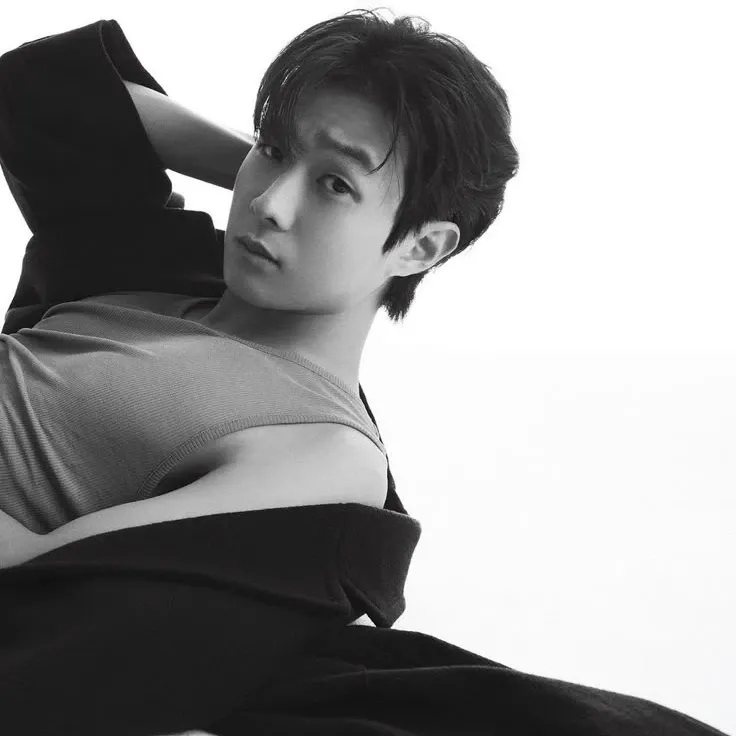 A moment captured by a fan of Choi Wooshik