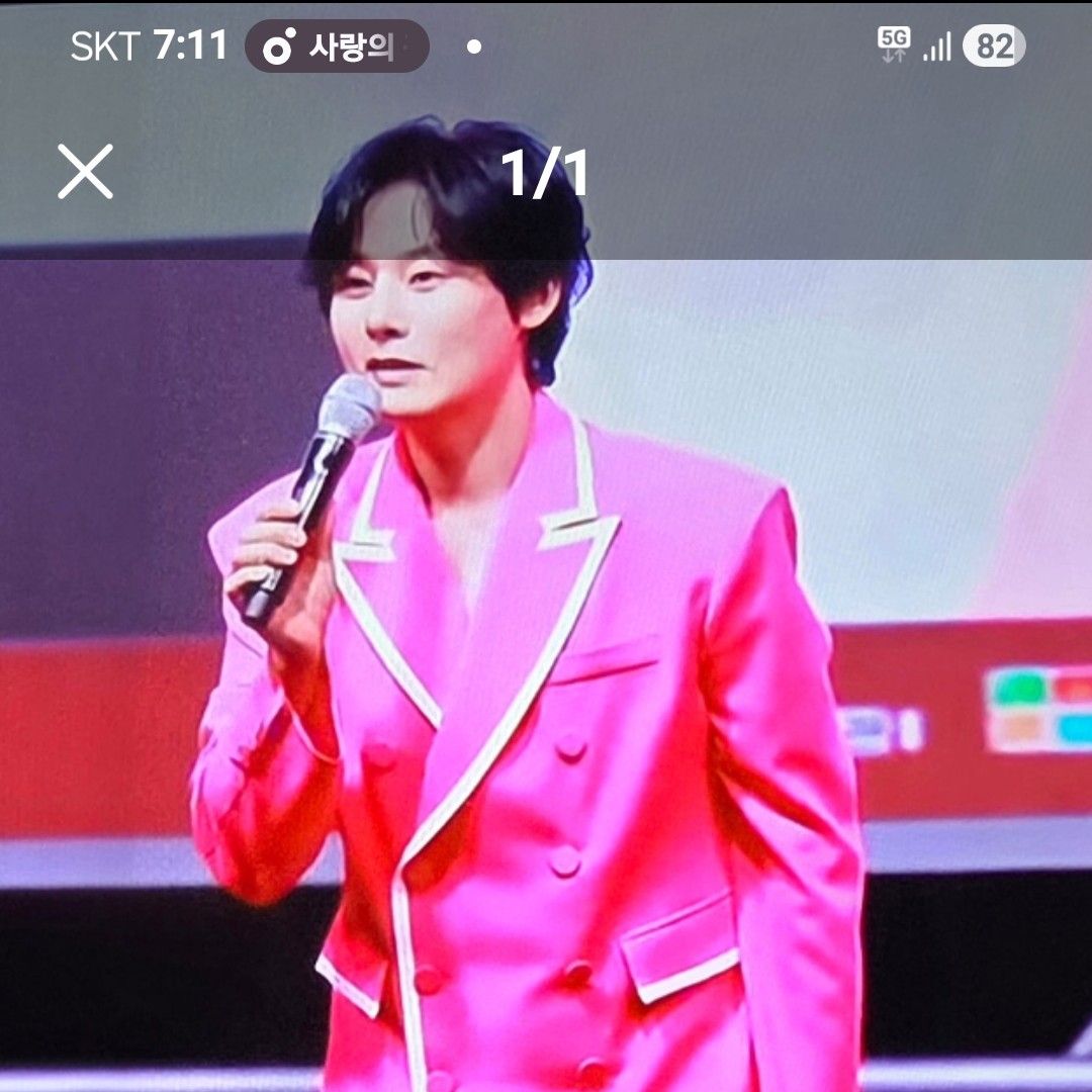 A moment captured by a fan of Kang Moonkyung