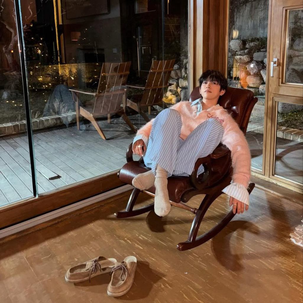 Behind-the-scenes cut of Park Jinyoung