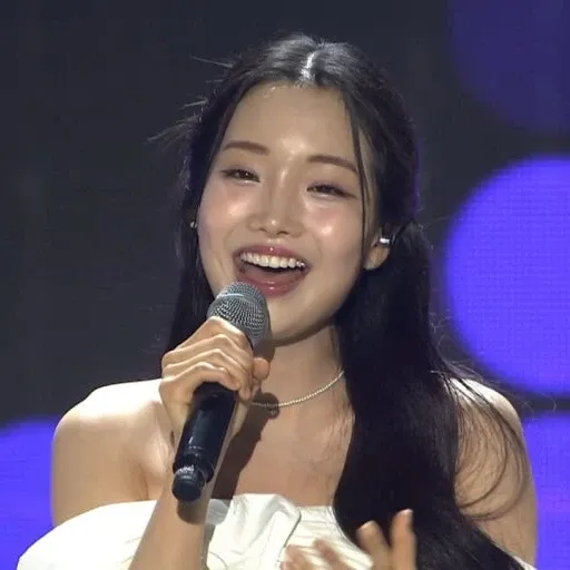 Recent activity shot of Kim Soyeon (2004)