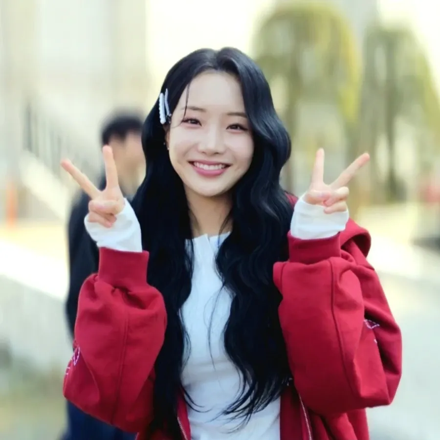 Recent activity shot of Kim Soyeon (2004)