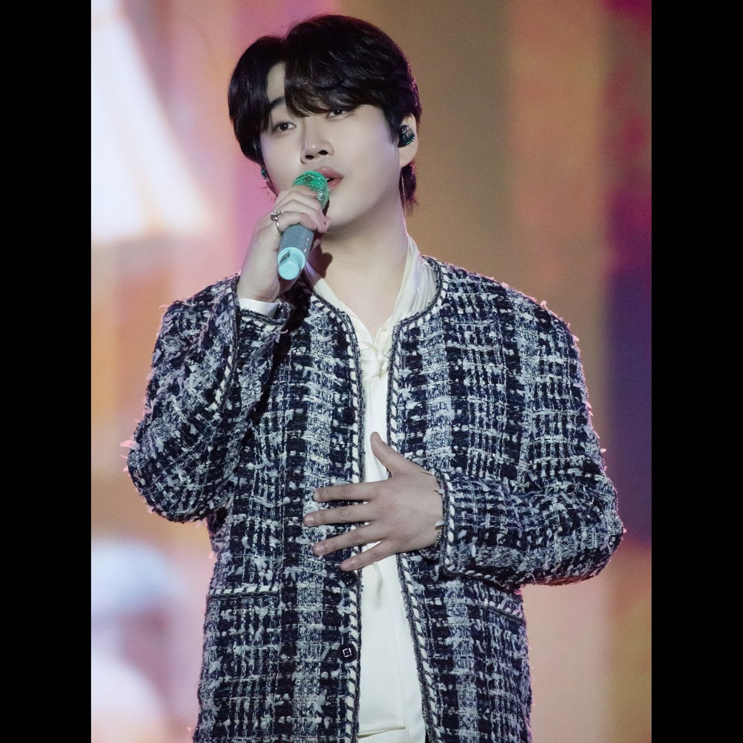 Behind-the-scenes cut of Hwang Youngwoong