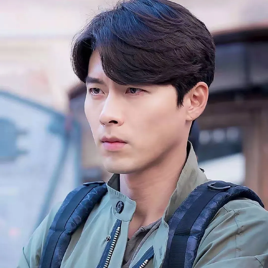 Momen yang diabadikan oleh penggemar Hyun Bin