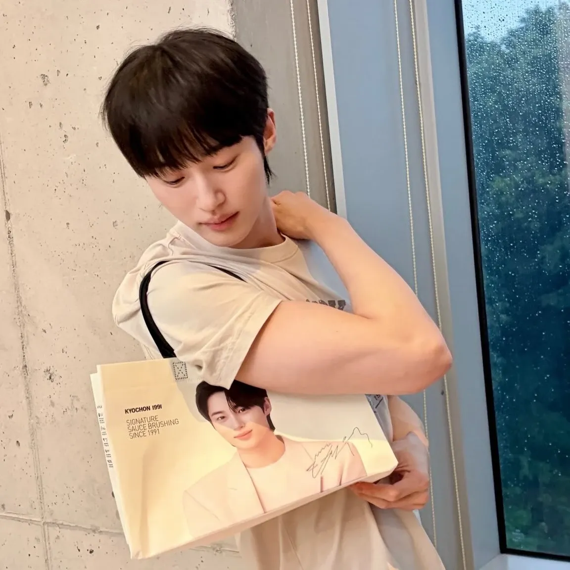 A moment captured by a fan of Byeon Wooseok