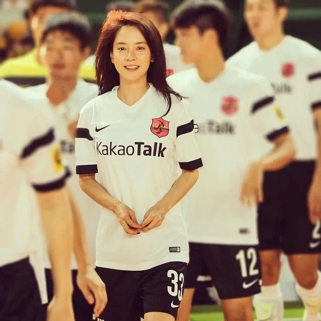 Cuplikan di balik layar dari Song Jihyo