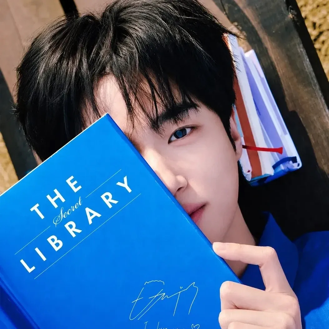 Recent activity shot of Byeon Wooseok