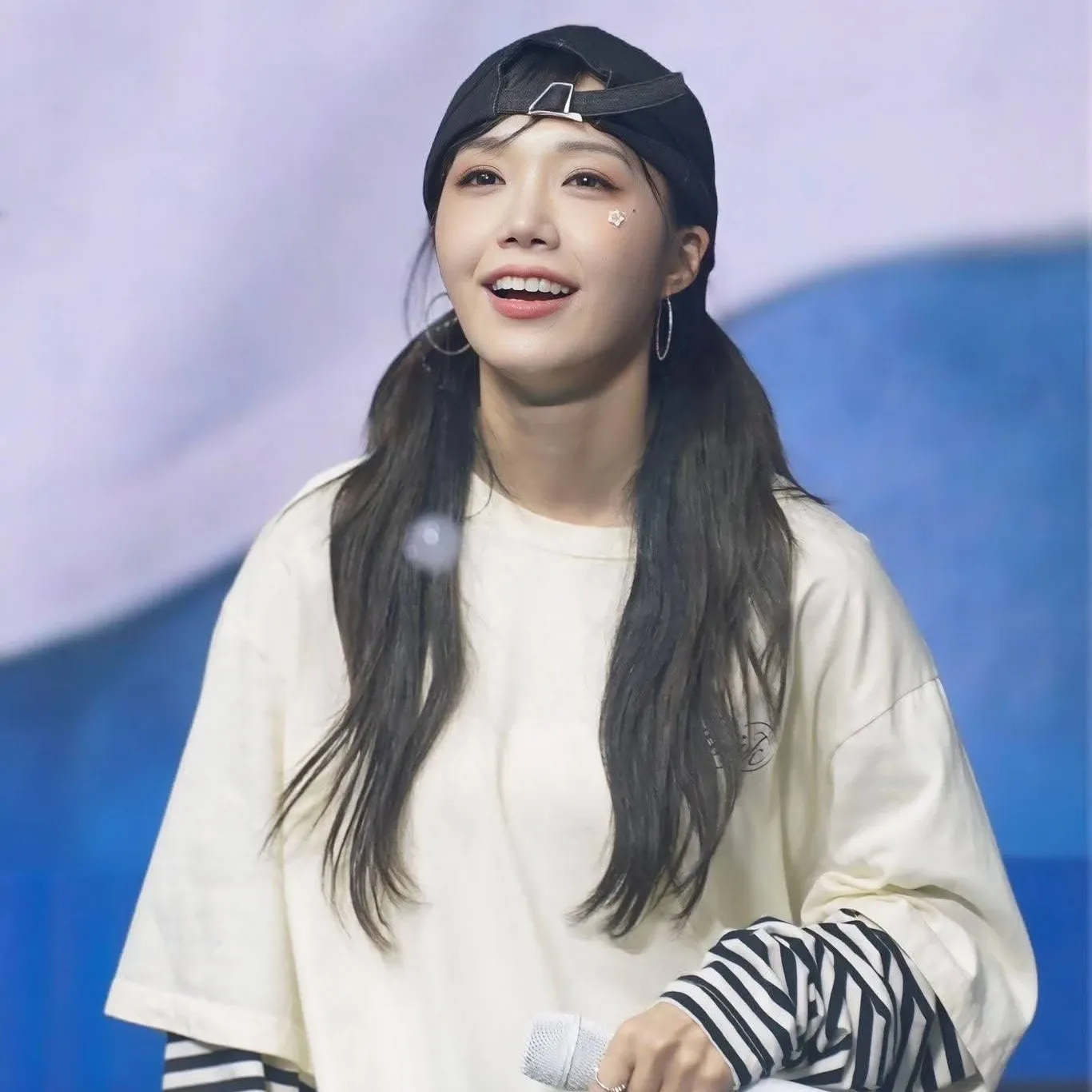 Behind-the-scenes cut of Jung Eunji
