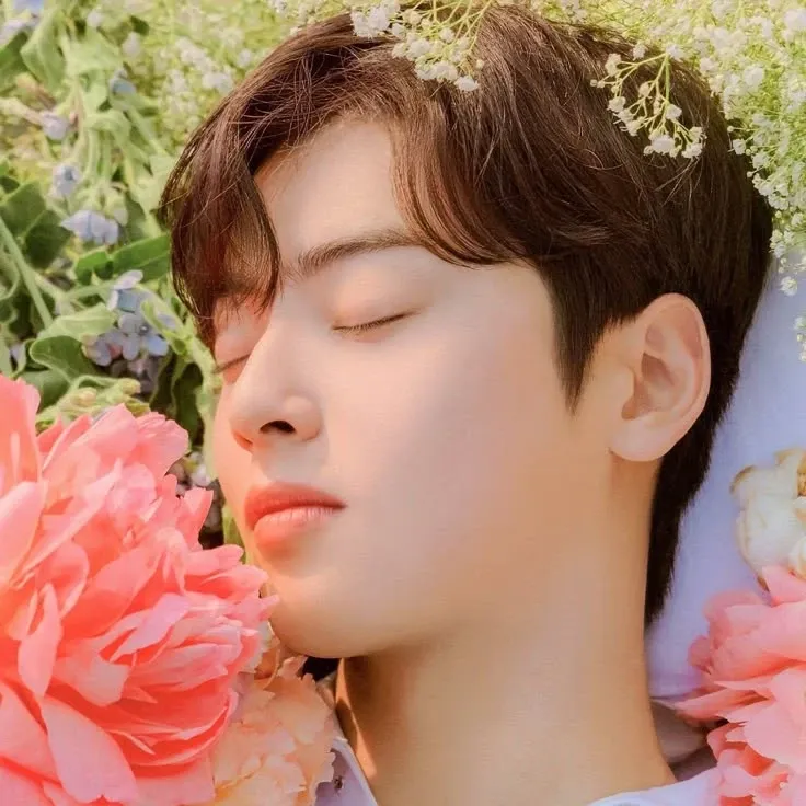Latest photo of Cha Eunwoo
