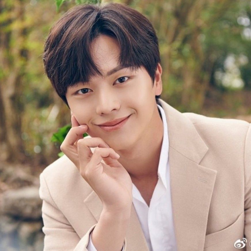 Behind-the-scenes cut of Yook Sungjae