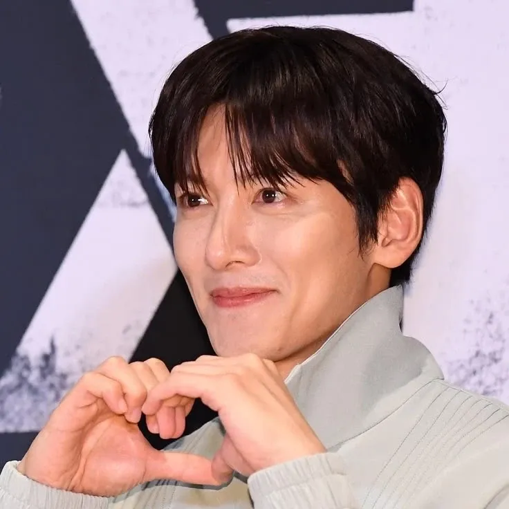 Behind-the-scenes cut of Ji Changwook