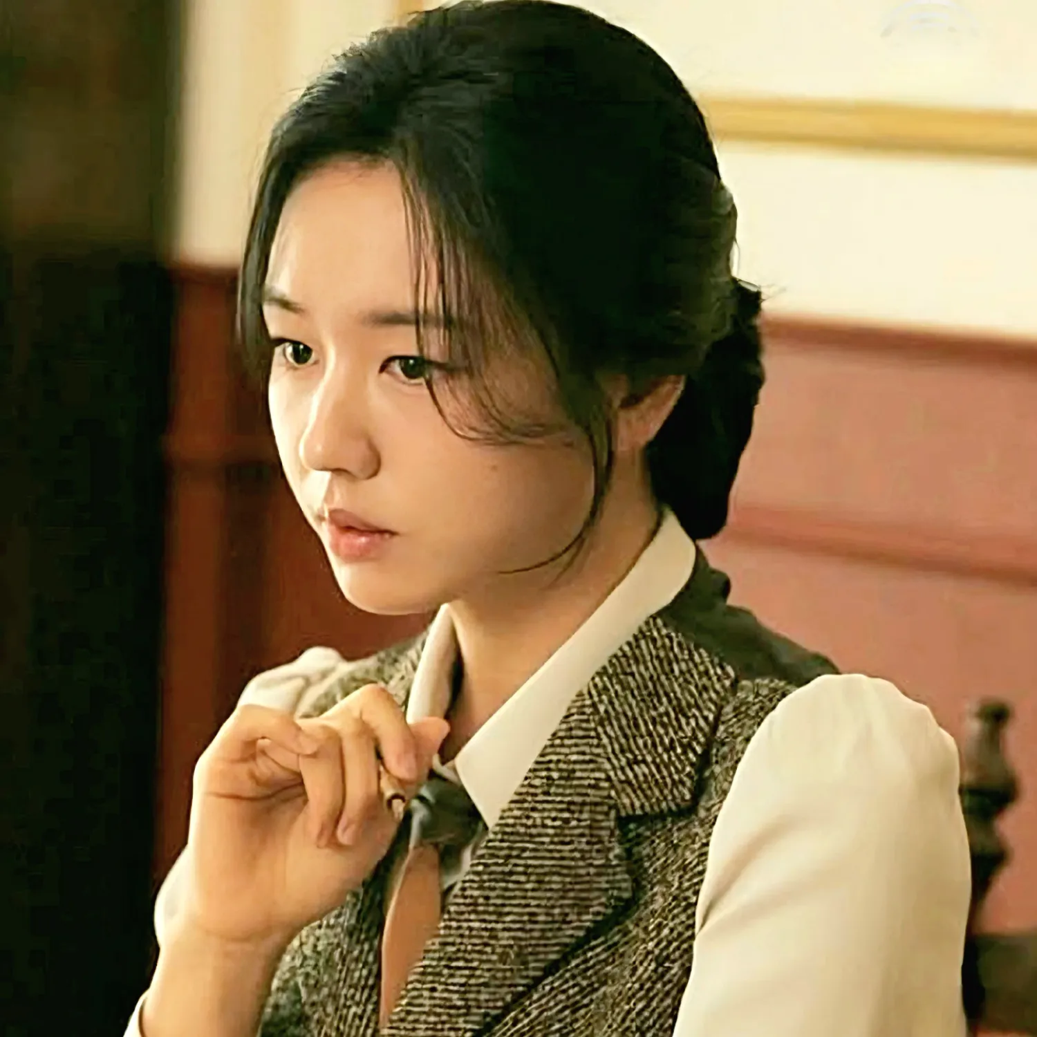 Behind-the-scenes cut of Ahn Eunjin