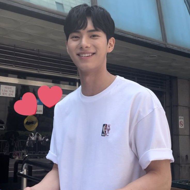 Lee Chaemin的最新照片