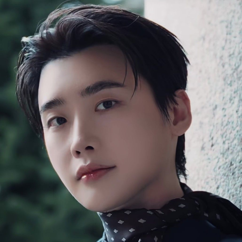 Latest photo of Lee Jongsuk