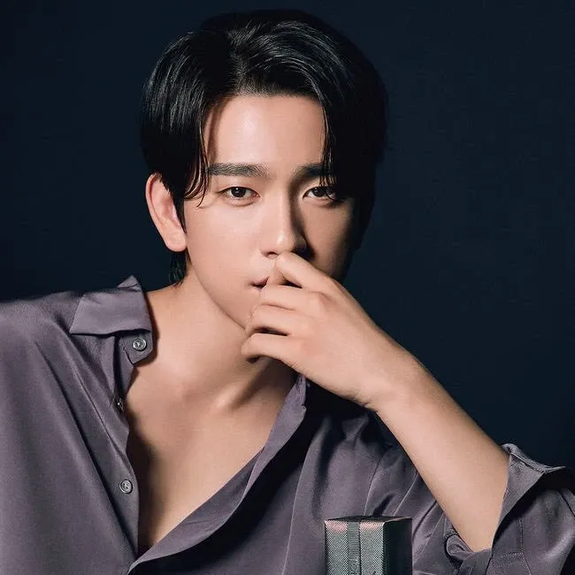 Cuplikan di balik layar dari Park Jinyoung