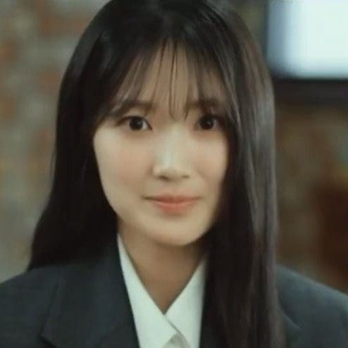 Behind-the-scenes cut of Kim Hyeyoon