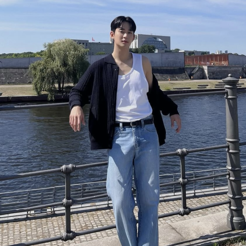 A moment captured by a fan of Kim Soohyun