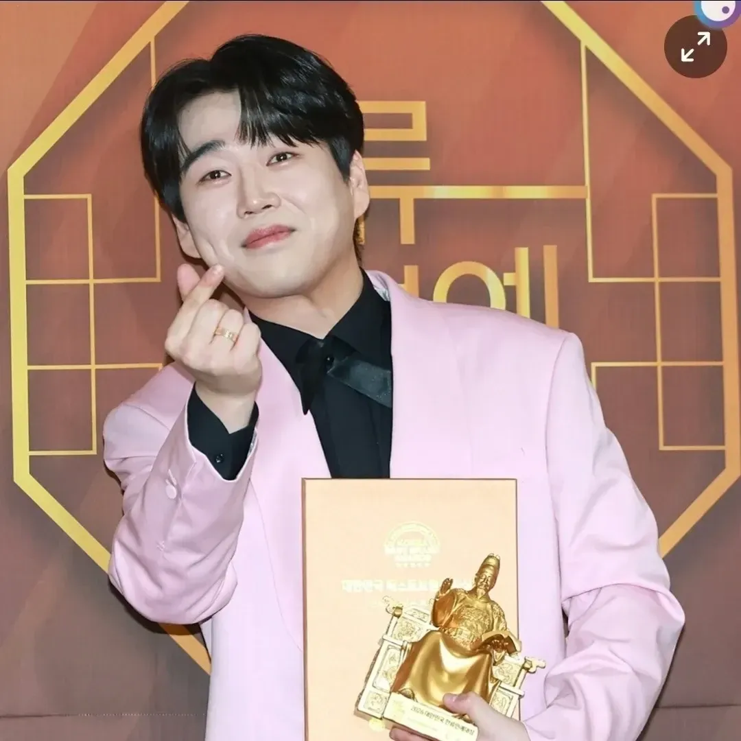 Explosively popular post in Choeaedol Celeb community