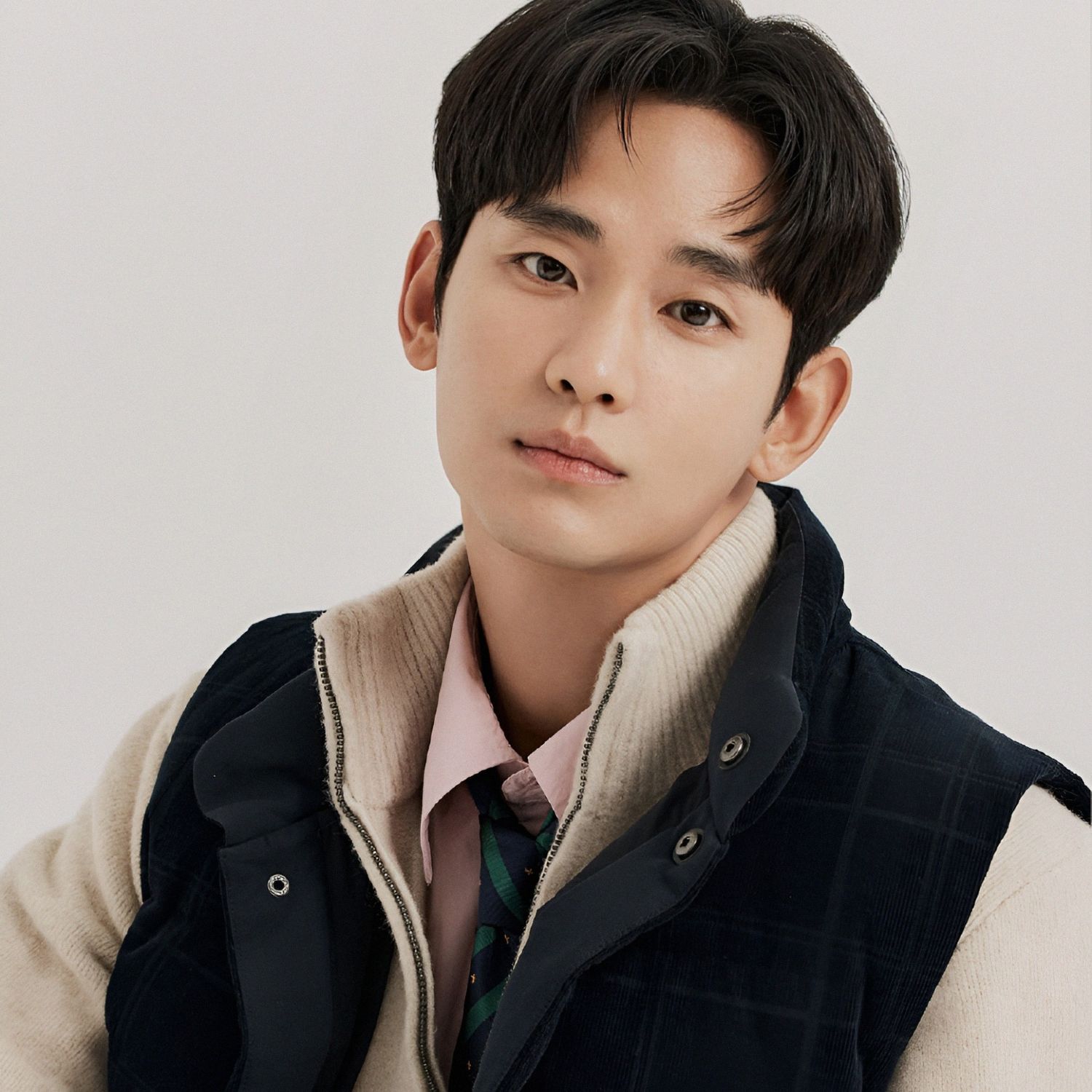 Foto kegiatan terbaru dari Kim Soohyun