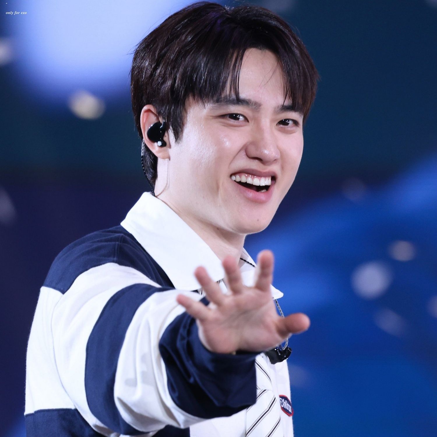 A moment captured by a fan of Suho