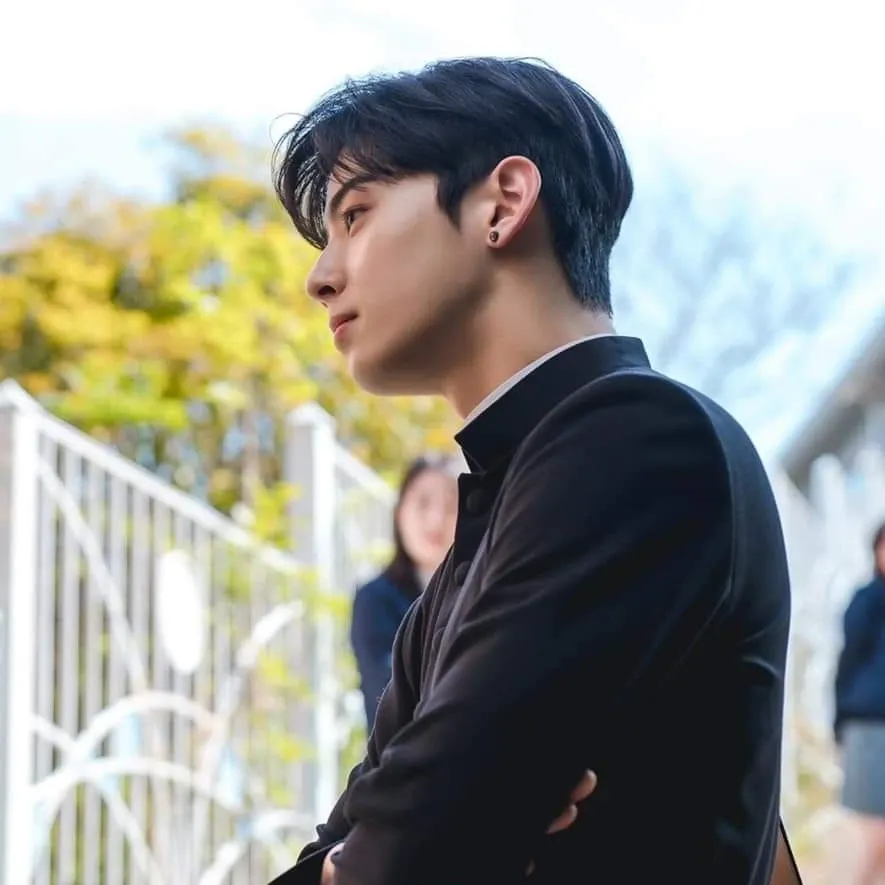 A moment captured by a fan of Cha Eunwoo