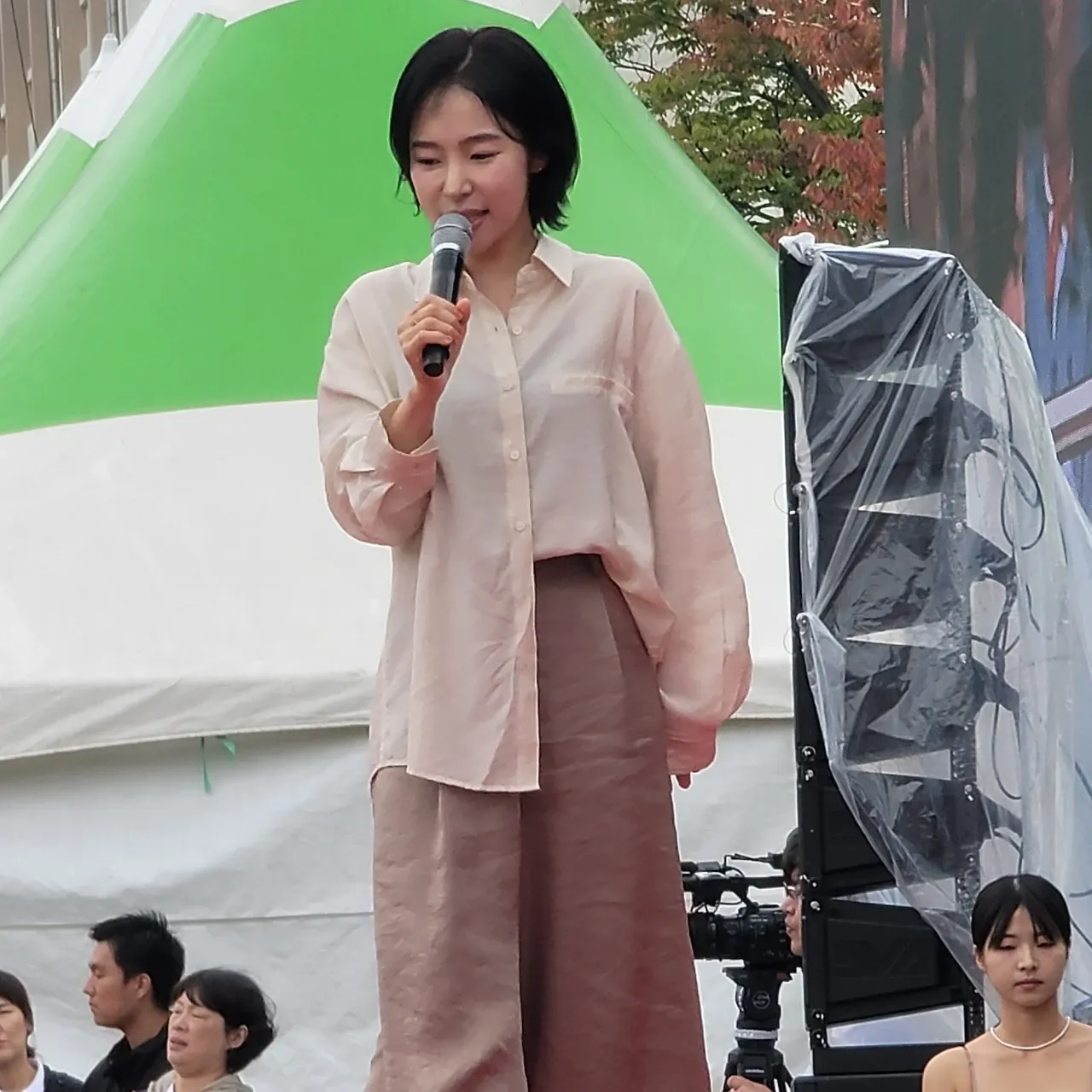 Momen yang diabadikan oleh penggemar Hong Ja
