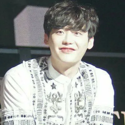 A moment captured by a fan of Lee Jongsuk