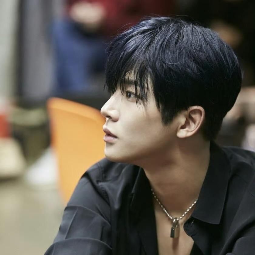 Behind-the-scenes cut of Rowoon