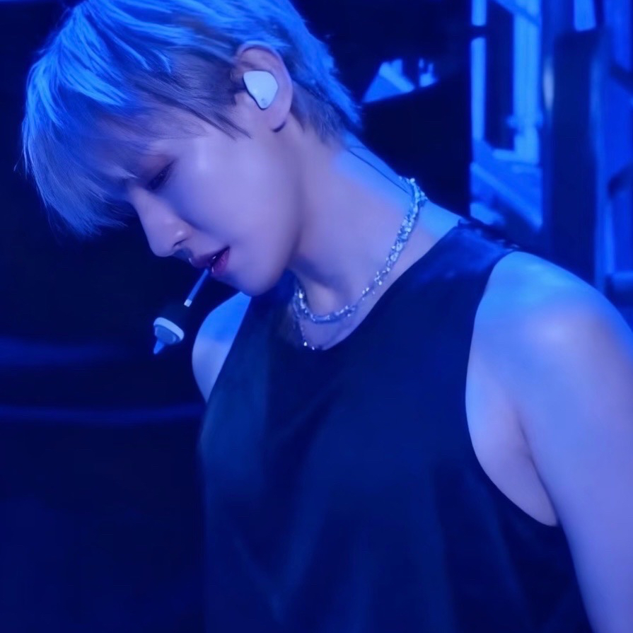 Behind-the-scenes cut of Baekhyun