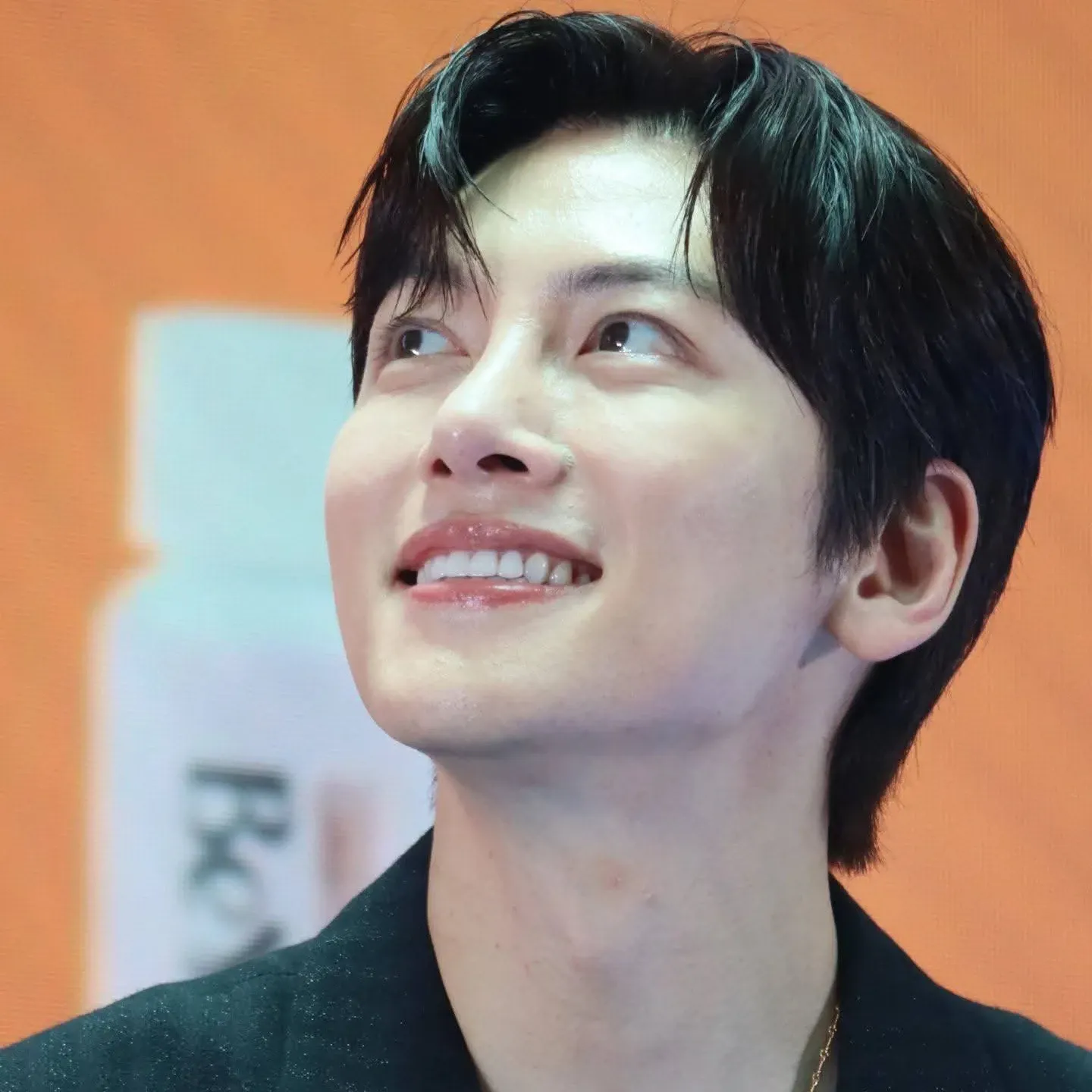 Behind-the-scenes cut of Ji Changwook