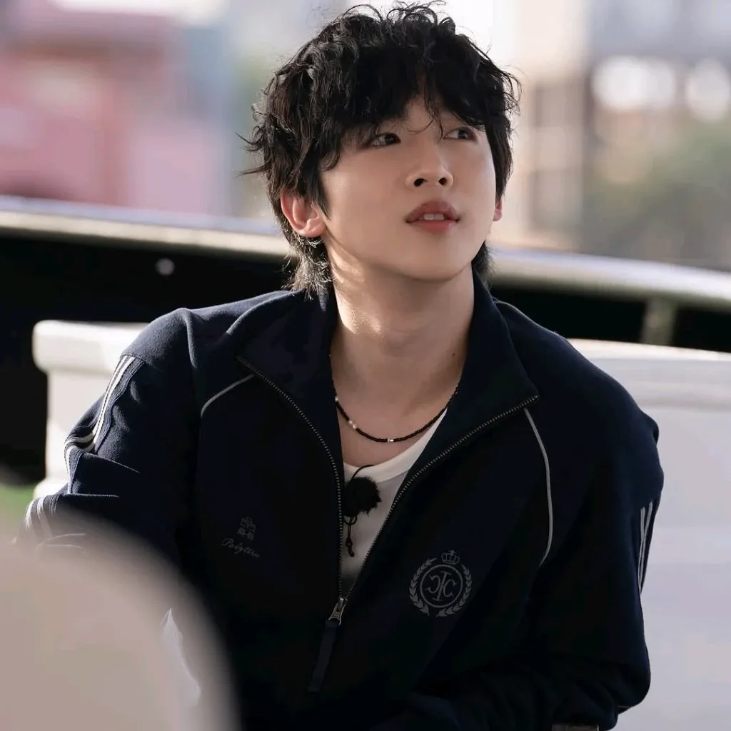 Recent activity shot of Kim Yohan