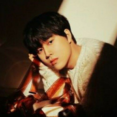 Representative photo of Lee Mujin showing their charm