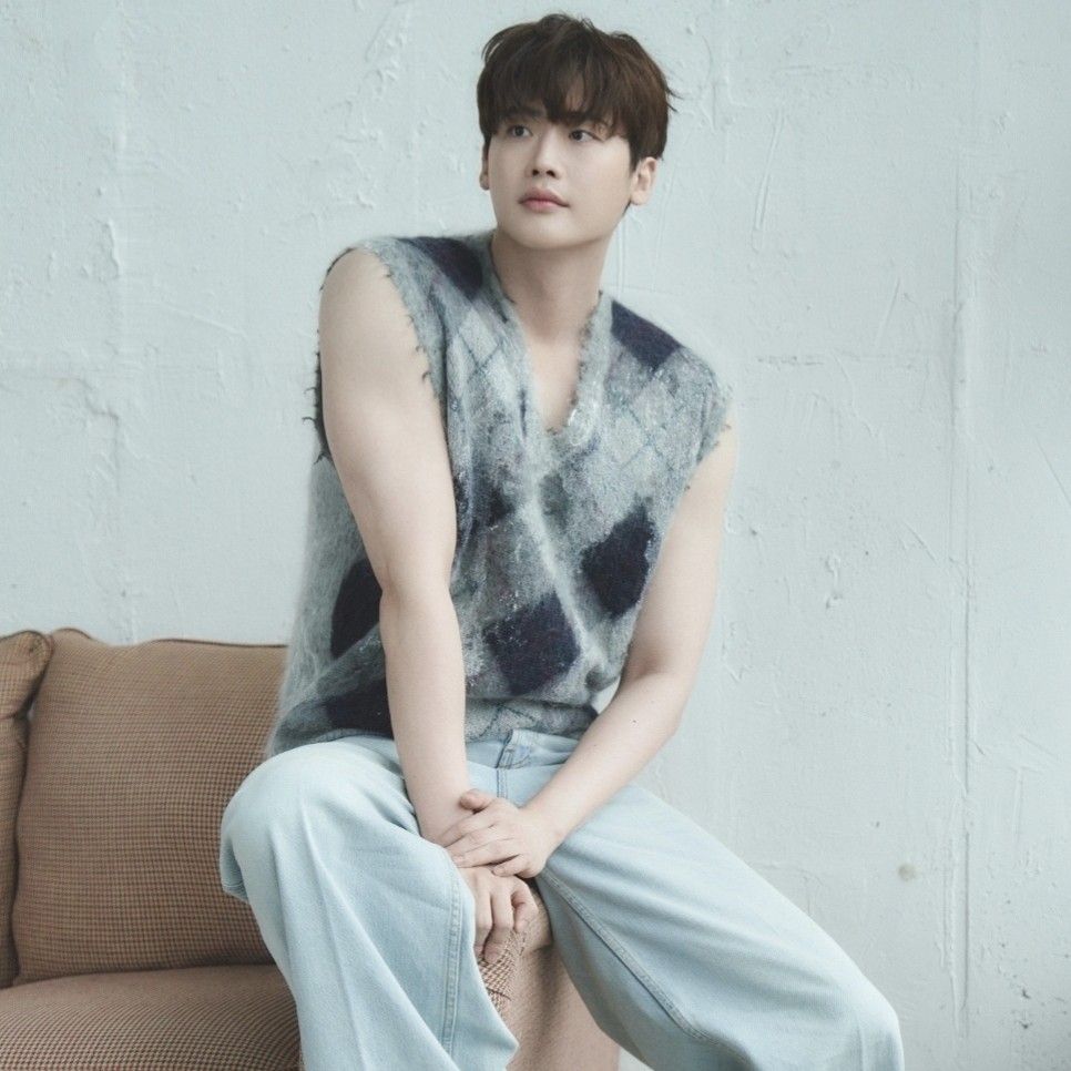 Recent activity shot of Lee Jongsuk