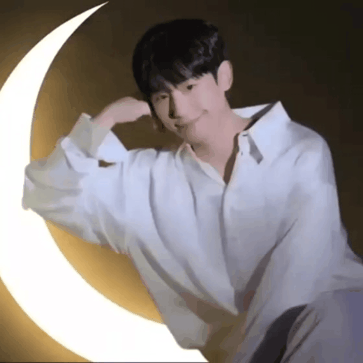 粉丝拍下的丁海寅瞬间