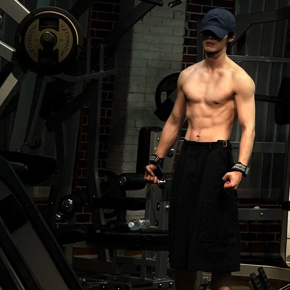Recent activity shot of He Yu