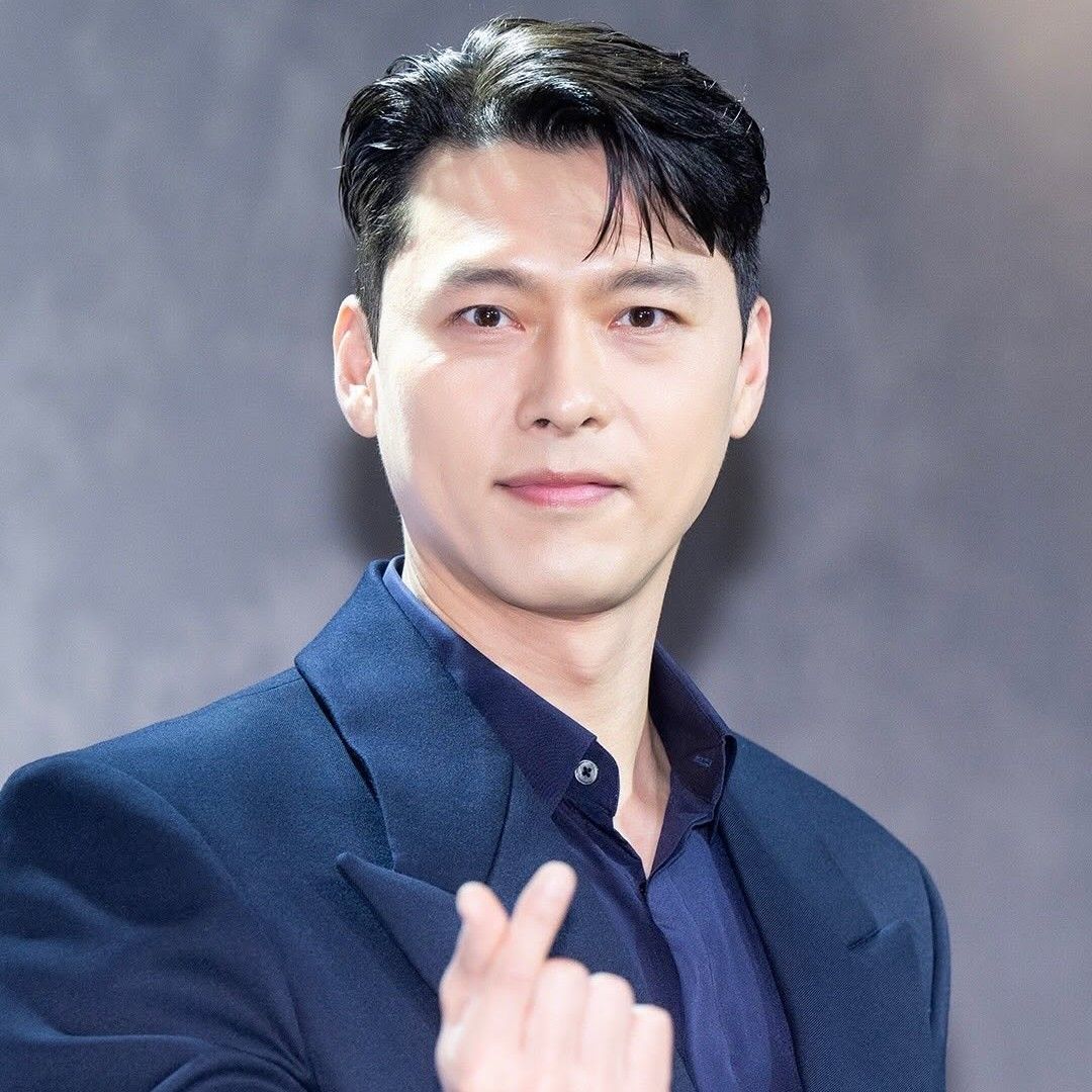 Momen yang diabadikan oleh penggemar Hyun Bin