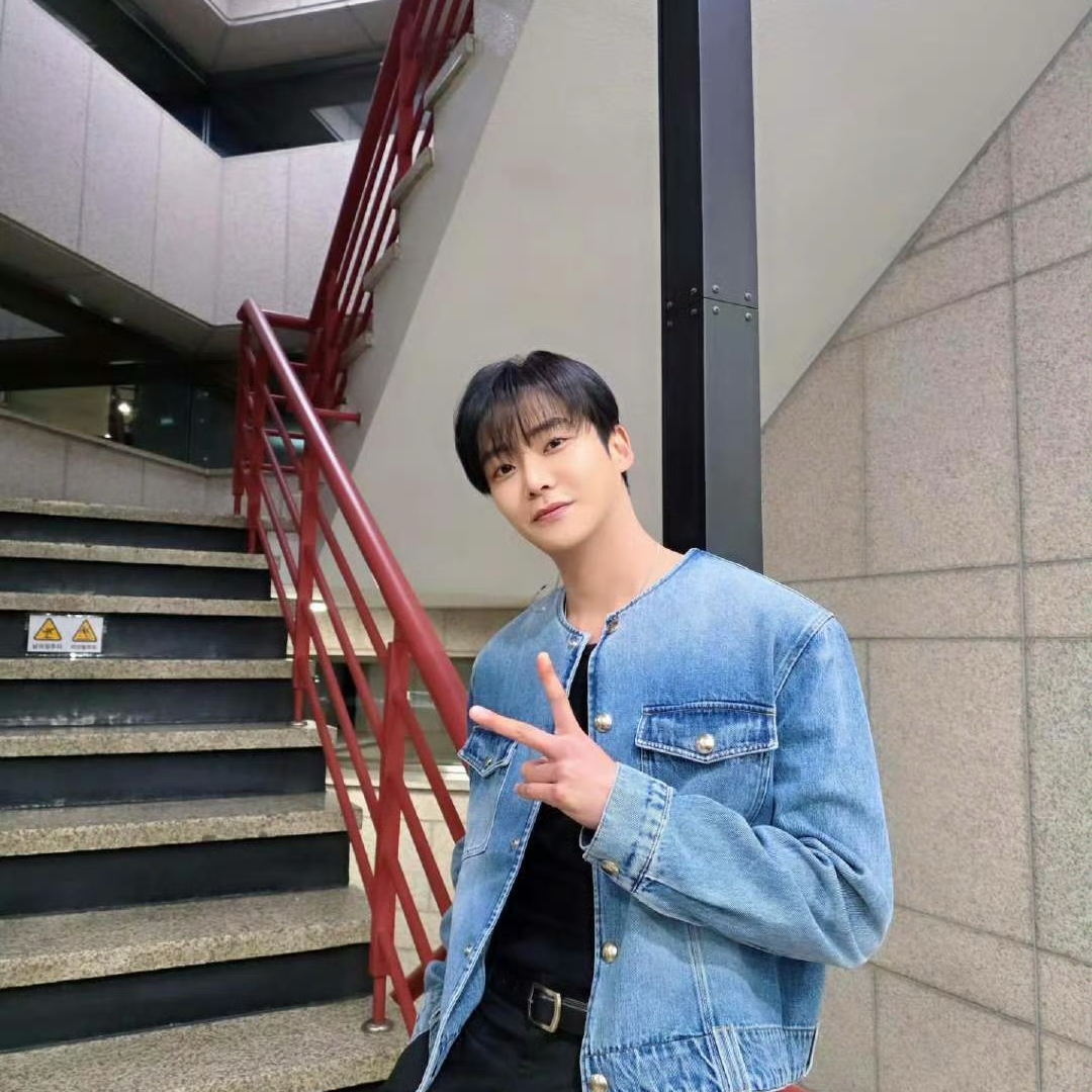 로운의 비하인드 컷