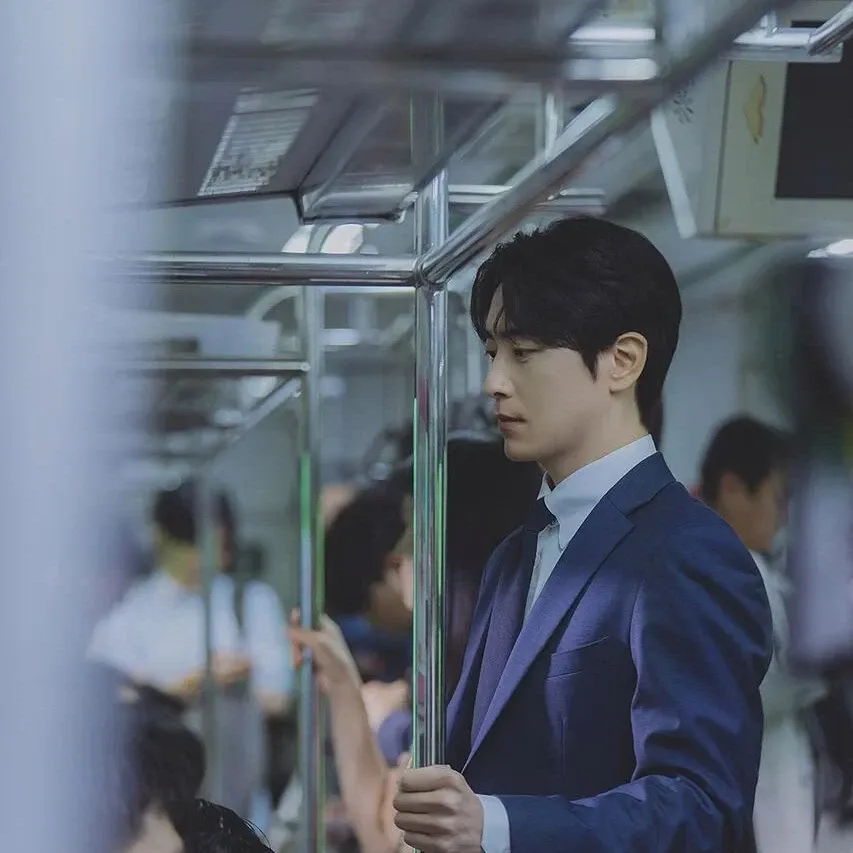 Behind-the-scenes cut of Lee Joonhyuk