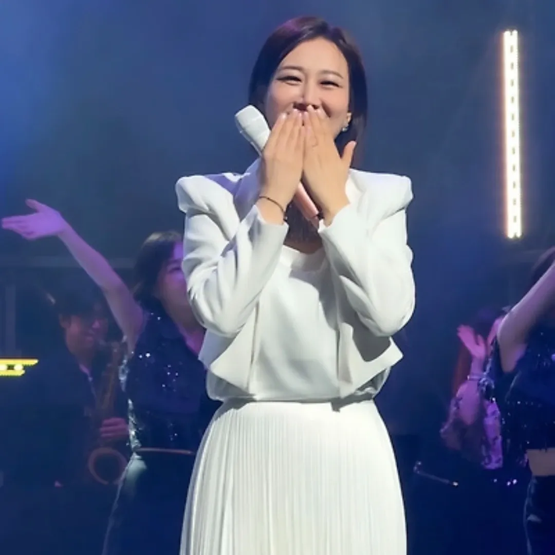 A moment captured by a fan of Jang Yoonjeong