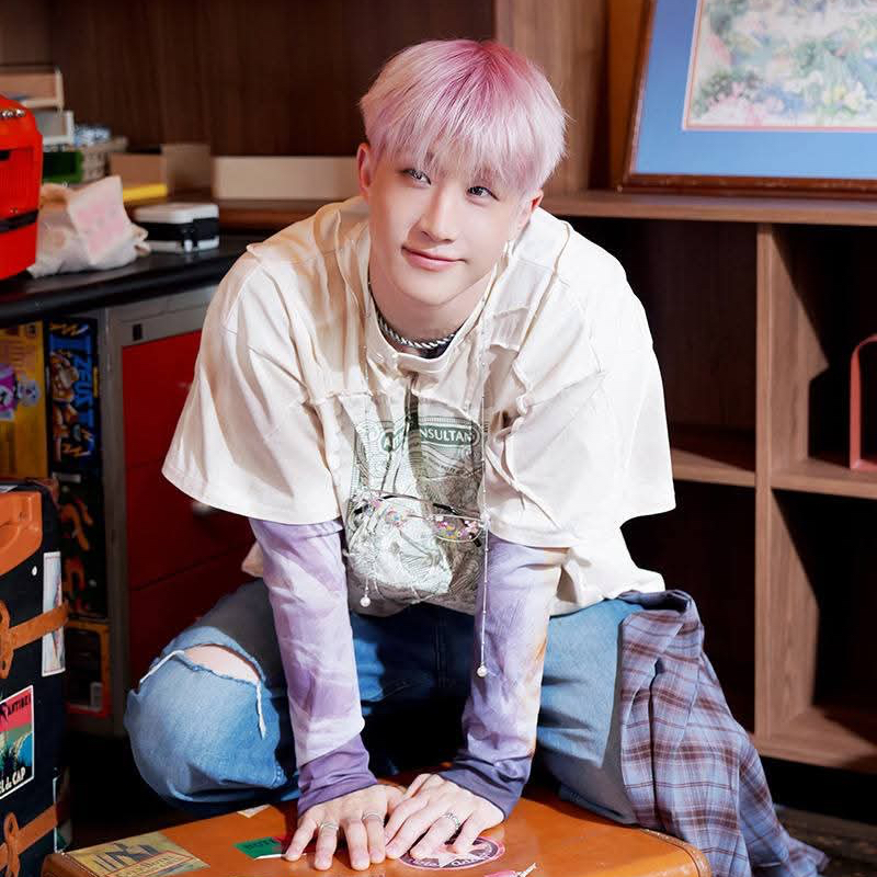 Behind-the-scenes cut of Cha Eunwoo