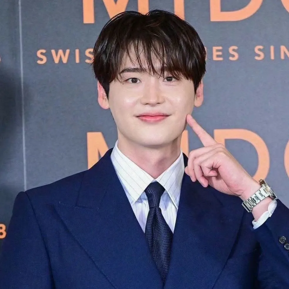 A moment captured by a fan of Lee Jongsuk