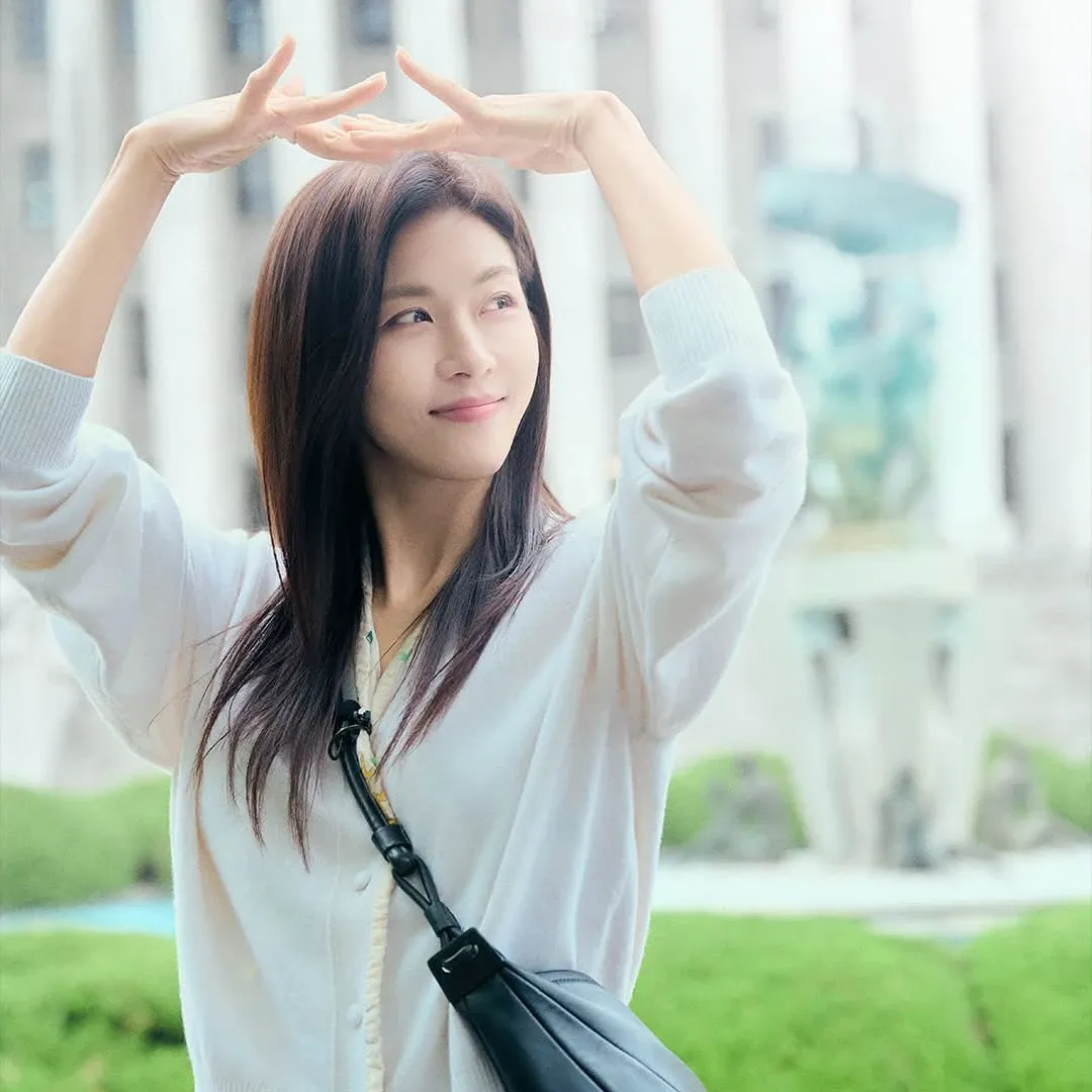 Behind-the-scenes cut of Ha Jiwon