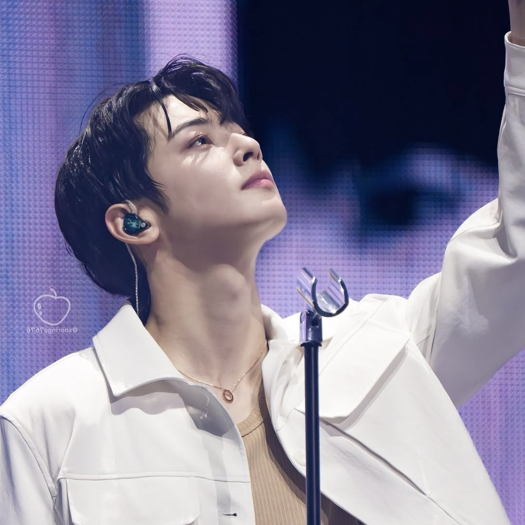 Latest photo of Cha Eunwoo