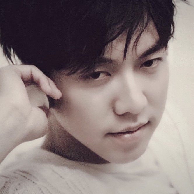 Foto terbaru dari Lee Seunggi