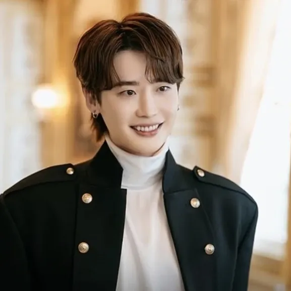 Behind-the-scenes cut of Lee Jongsuk