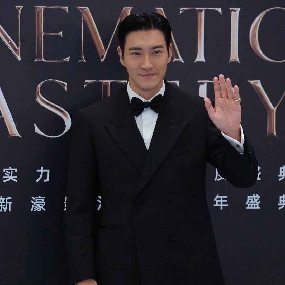 Recent activity shot of Choi Siwon