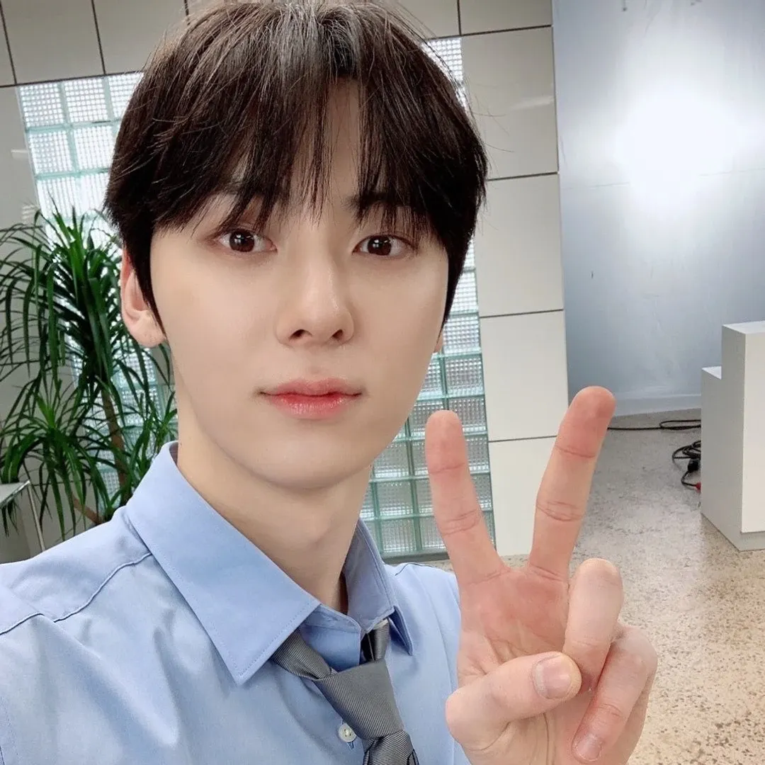 Behind-the-scenes cut of Hwang Minhyun
